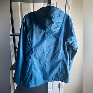 Women’s medium rain jacket hunter green